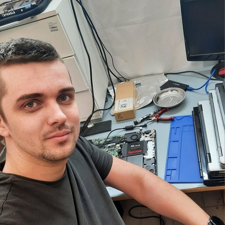 Gábor, a szerviztulajdonos